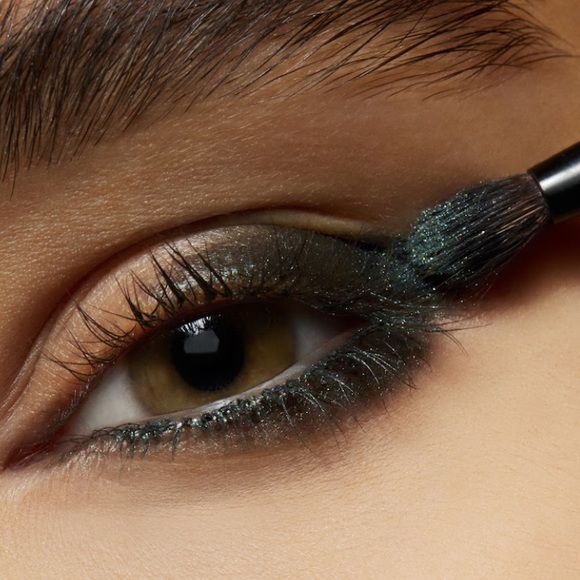 “That’s Show Business Baby!” Pro Palette MAC Eyeshadow - Picture 4 of 5